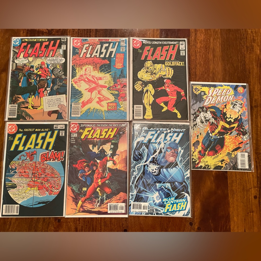 Flash comics books. 7 comics of the Fastest Man Alive in various condition.